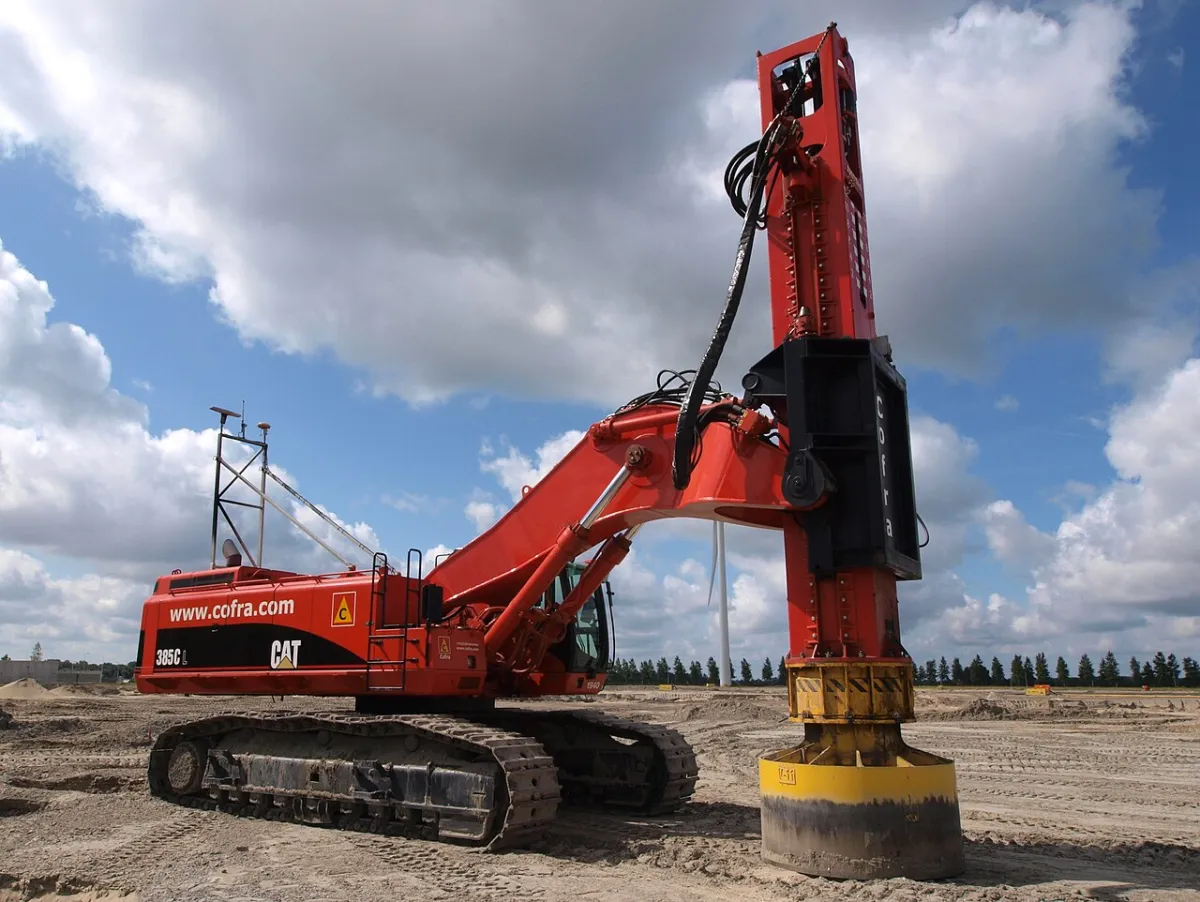 8–11 Ton | Impact Hammers on rent
