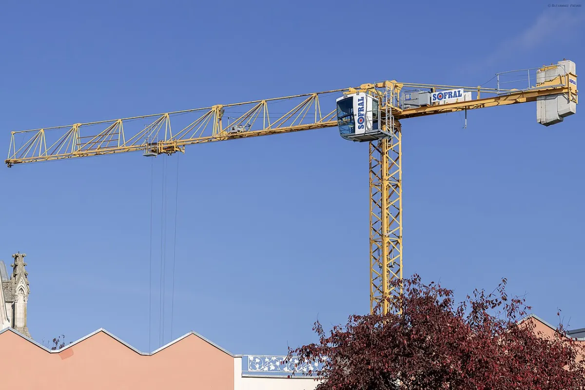 Potain MCT 88 flat top tower crane